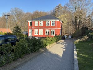 Fredensborghuset er en del af Dyssegårdens børneafdeling beliggende i Fredensborg.
