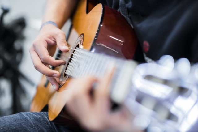Guitarspil.